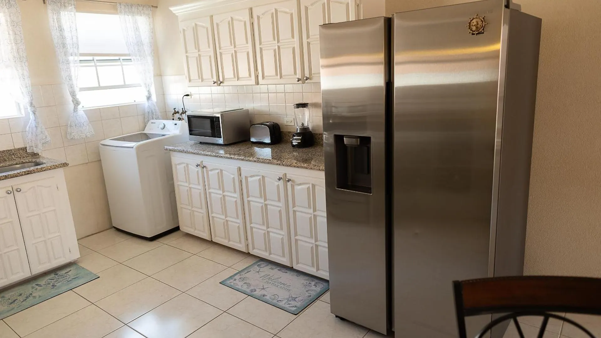 Seashades 2Br 1 Full And 1 Half Bathrooms Condo With Pool Close To Beach Sleeps 4 Christ Church Apartmán