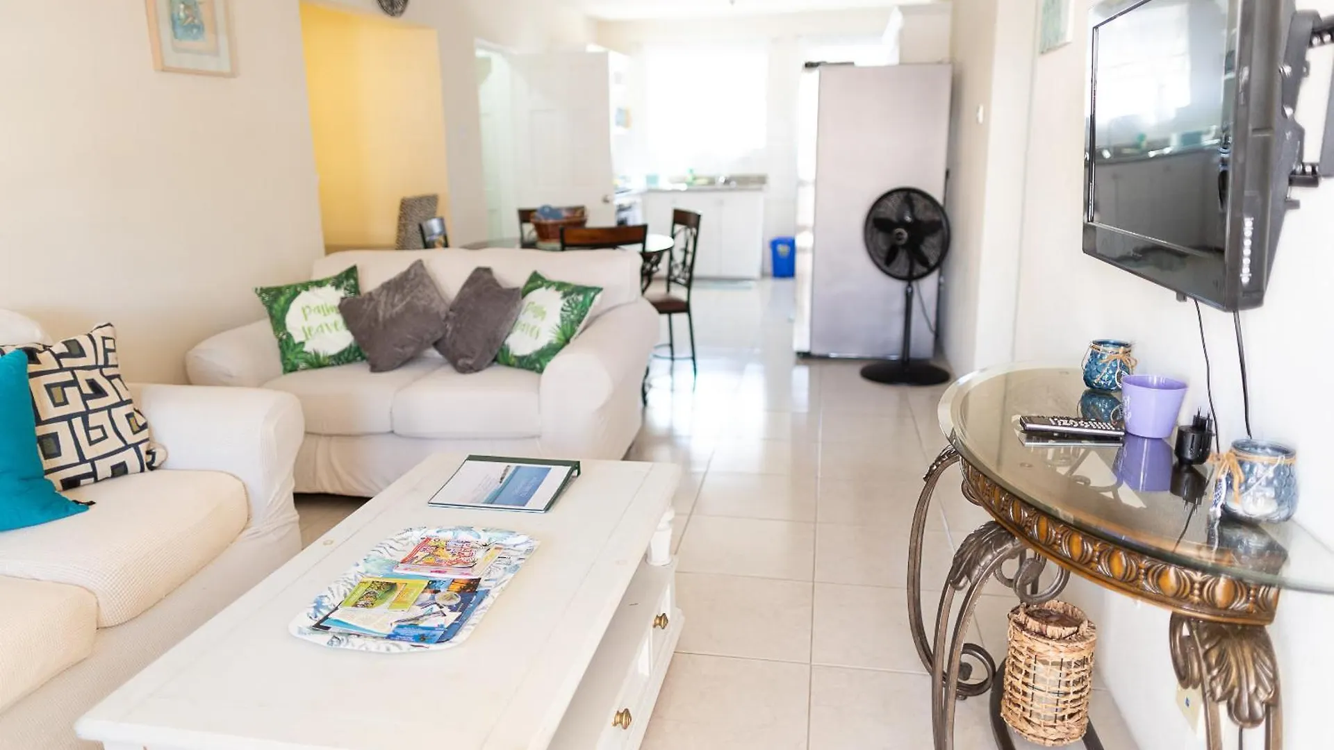 Seashades 2Br 1 Full And 1 Half Bathrooms Condo With Pool Close To Beach Sleeps 4 Christ Church Apartmán
