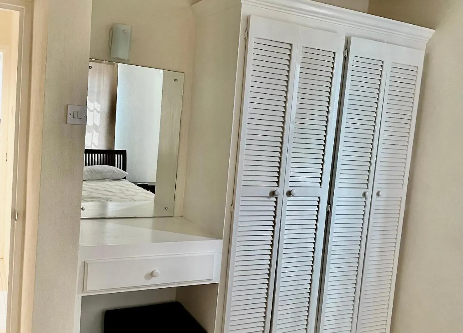 Seashades 2Br 1 Full And 1 Half Bathrooms Condo With Pool Close To Beach Sleeps 4 Крайст-Черч Апартаменты