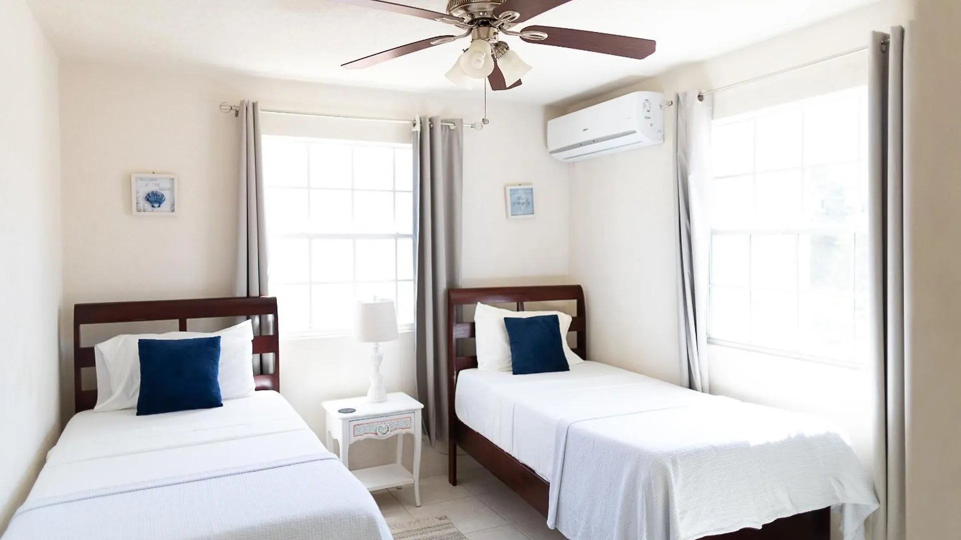 Seashades 2Br 1 Full And 1 Half Bathrooms Condo With Pool Close To Beach Sleeps 4 Крайст-Черч Барбадос