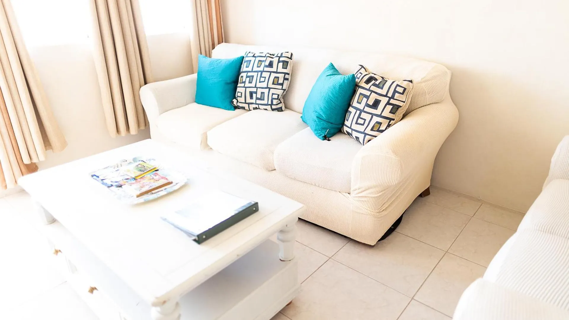 Seashades 2Br 1 Full And 1 Half Bathrooms Condo With Pool Close To Beach Sleeps 4 Крайст-Черч 0*,