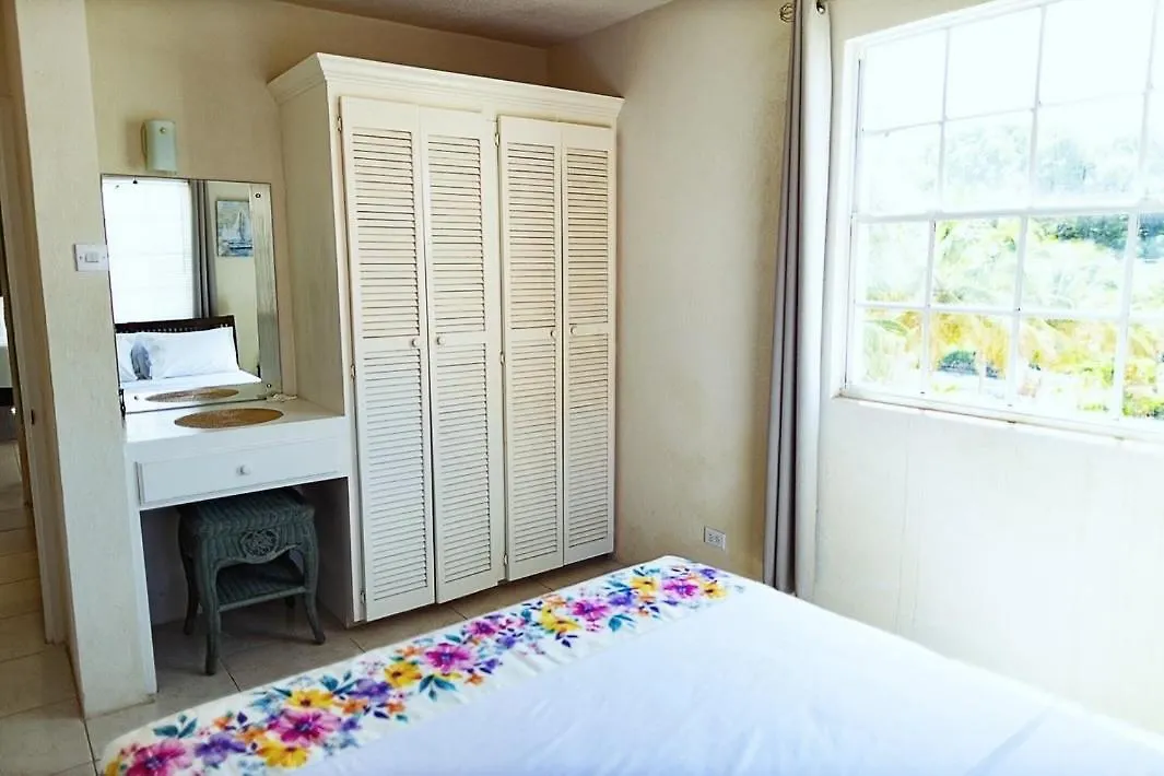 Seashades 2Br 1 Full And 1 Half Bathrooms Condo With Pool Close To Beach Sleeps 4 Крайст-Черч Барбадос